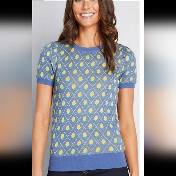 MODCLOTH Throwback Blooms Short Sleeve Sweater. Size small - Picture 1 of 12